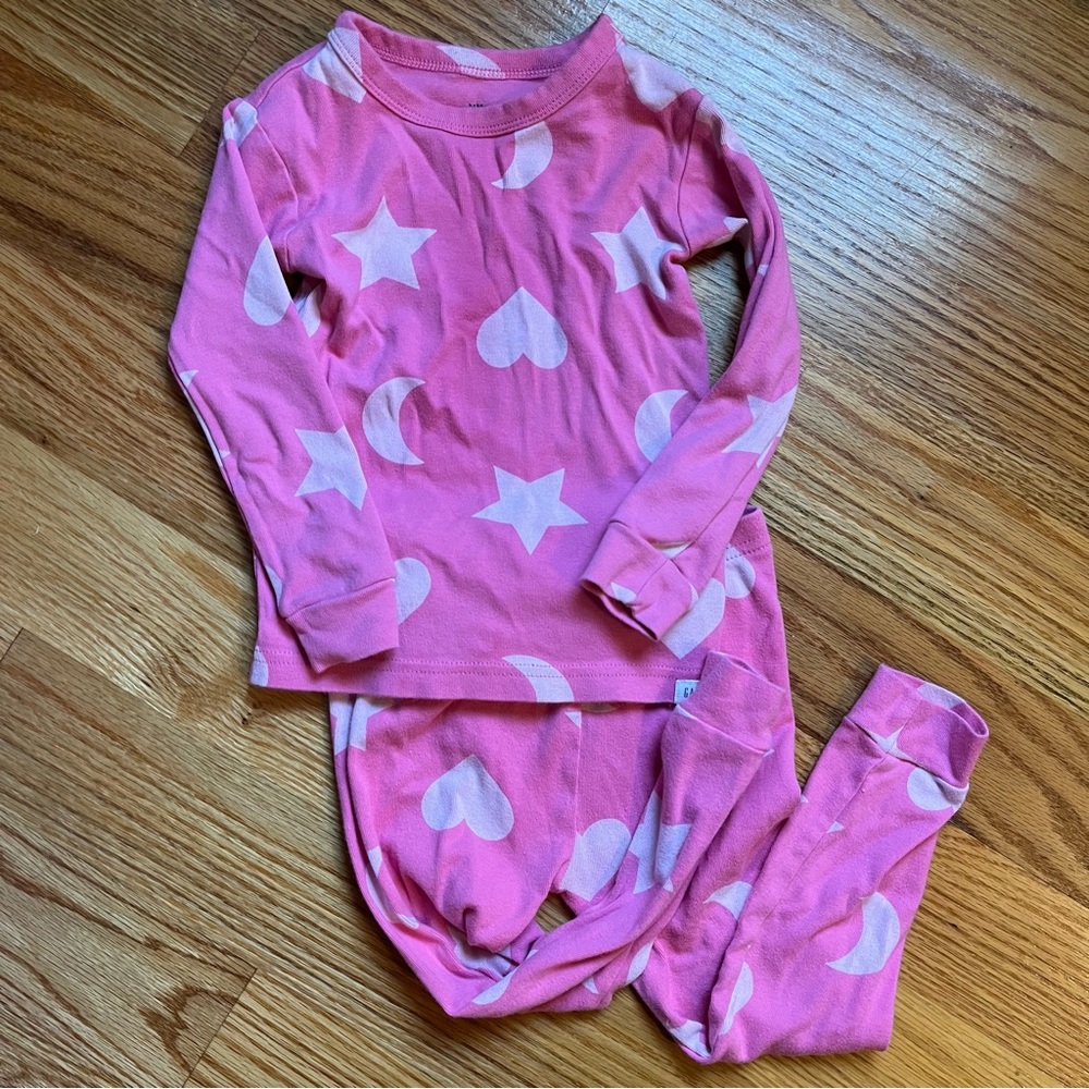 Baby Gap pink star moon and heart print pajama set size 3T
